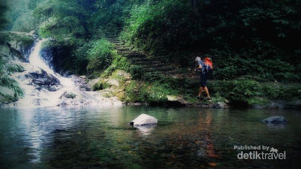 Mencari Kesejukan di Curug Daun, Bogor