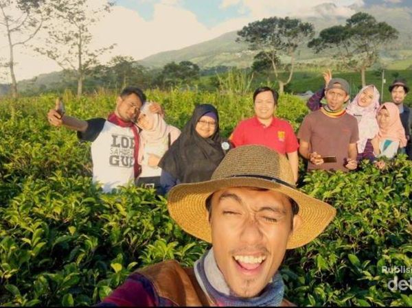 Mencari Secercah Kesejukan di Kebun Teh Kemuning