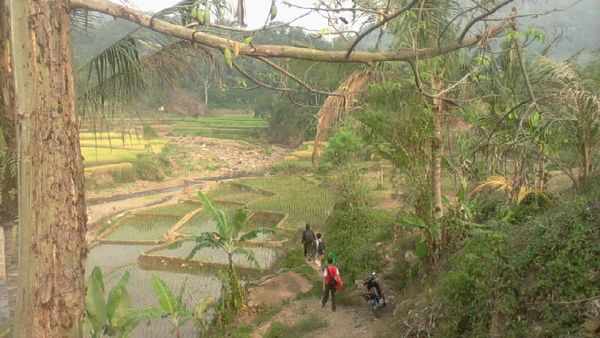 Menelusuri Misteri Gunung Padang