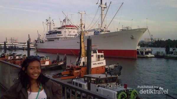 Menengok Pelabuhan Tersibuk Kedua di Eropa Yuk