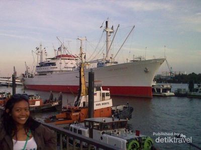 Menengok Pelabuhan Tersibuk Kedua di Eropa Yuk