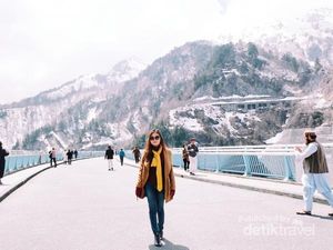Mengagumi Alpine Route Jepang di Musim Semi, Membelah Gunung