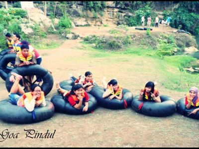 Mengapung di Kegelapan Gua Pindul