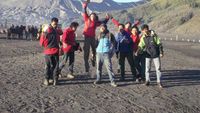 Mengarungi Lautan Pasir Demi Puncak Bromo