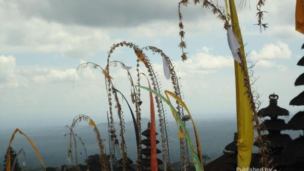 Mengenal Upacara Batara Turun Kabeh di Pura Besakih Bali