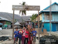 Mengintip Kehidupan Anak-anak Desa Komodo