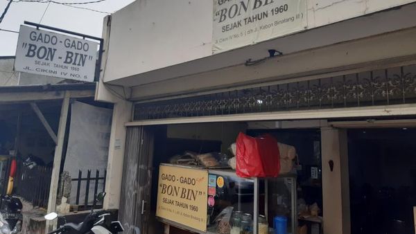 Menikmati Gado-gado Legendaris Jakarta