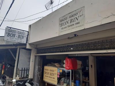 Menikmati Gado-gado Legendaris Jakarta