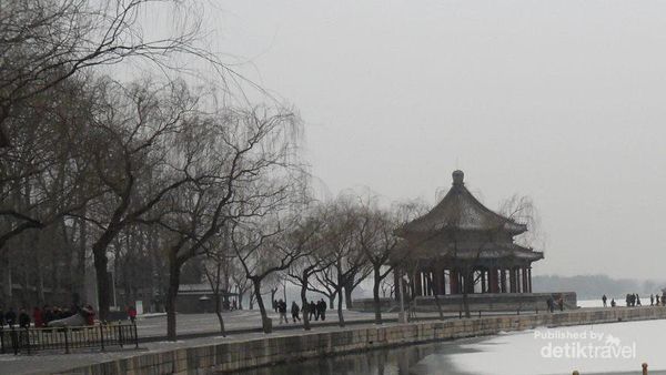 Menikmati Salju di Istana Musim Panas Beijing