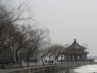 Menikmati Salju di Istana Musim Panas Beijing