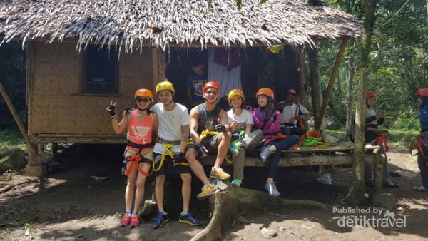 Menjajal Panjat Tebing Tertinggi Kedua di Asia