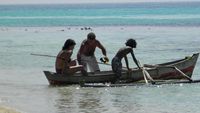 Menjelajah Karimunjawa, Coba Serunya Naik Sampan