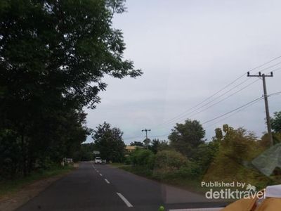 Menyibak Pesona Gunung Nona Saat Long Weekend