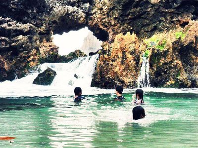 Meraih Serpihan Surga di Pulau Sempu