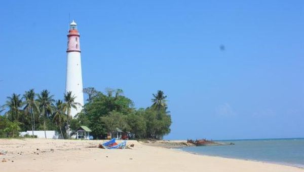 Mercusuar di Pantai Tanjung Kalian - Muntok, Bangka