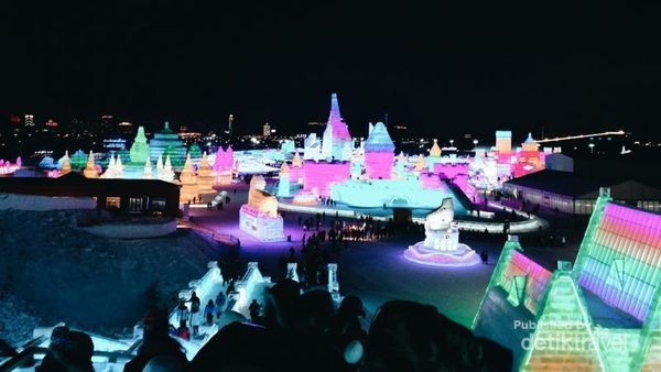 Meriahnya Festival Pahatan Es dan Salju Terbesar Dunia