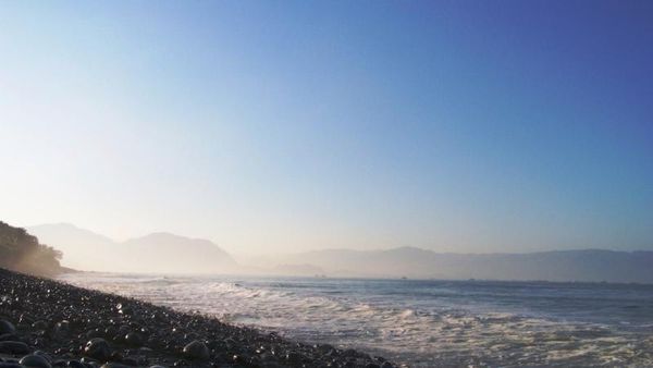 Mudik ke Sukabumi, Jajal Taklukkan Ombak Pantai Cimaja