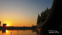 Myanmar Punya Restoran Terapung yang Megah!