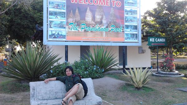 Narsis Ramai-ramai di Candi Prambanan