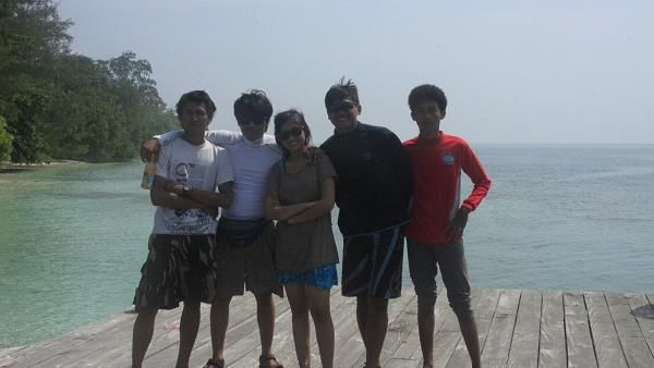 Numpang Foto di Pulau Genteng