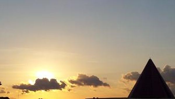 Oranye Senja di Langit Kupang