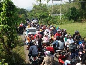 Padat Merayap, Perjalanan Menuju Wisata Puncak Via Sukamakmur