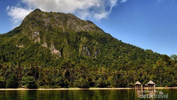 Pantai Air Belanda, Perawan Indah dari Pulau Seram Utara