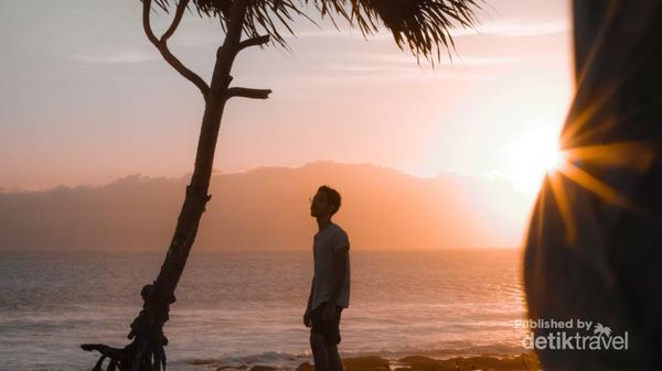 Pantai Aloha, Spot Menikmati Sunset Cantik di Dompu