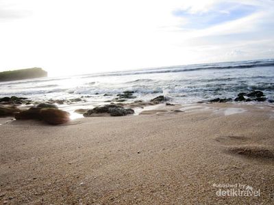Pantai Balangan, Cara Baru Menikmati Sunset di Bali