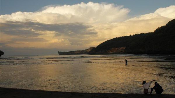 Pantai Baron atau Pantai Krakal, Pilih Sendiri Liburanmu!