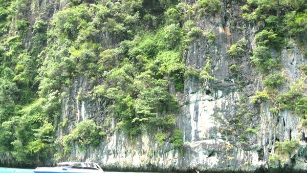 Pantai dengan Air Kolam Renang