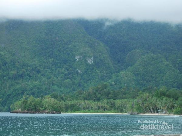 Pantai di Pulau Seram, Tak Kalah Indah dengan Derawan