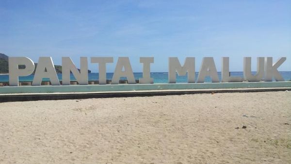 Pantai Maluk yang Menawan untuk Berakhir Pekan di Sumbawa