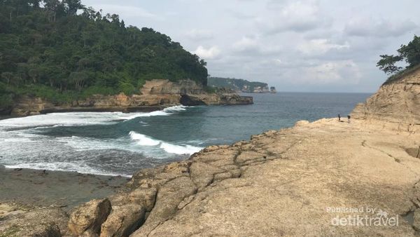 Pantai Patuk Gebang yang Eksotis dari Tulungagung