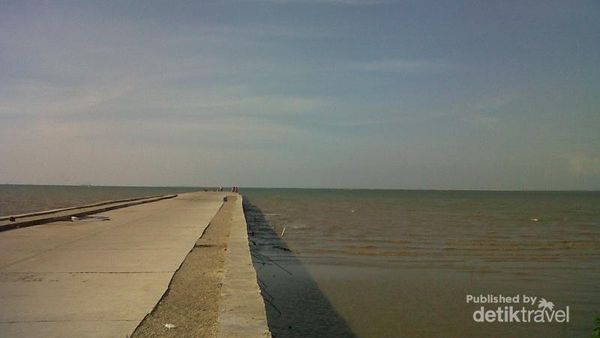 Pantai Pelabuhan Karangantu yang Terbesar di Banten