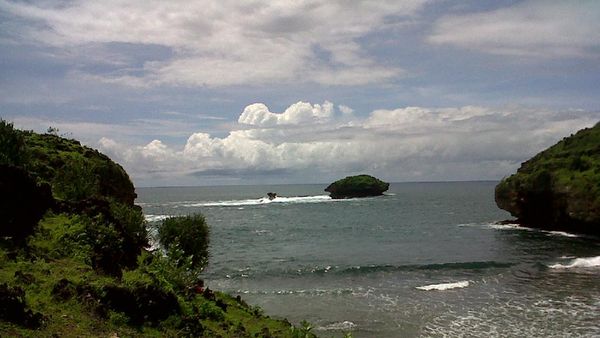 Pantai Srau, Kecantikan Tersembunyi Pacitan