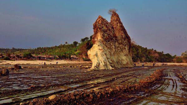 Pantai Tanjung Layar, Kecantikan Penuh Magis di Banten
