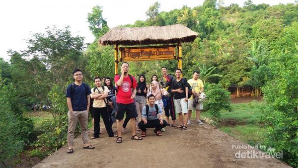 Pantai Tiga Warna Untuk Libur Akhir Pekan di Malang