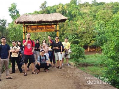 Pantai Tiga Warna Untuk Libur Akhir Pekan di Malang