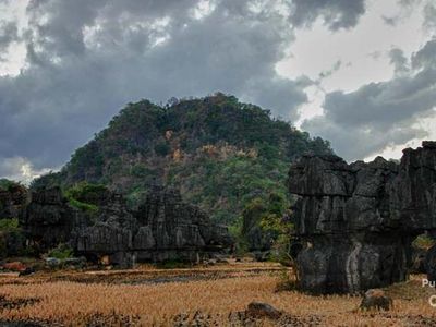 Pegunungan Karst Spektakuler dari Sulawesi