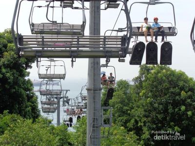 Pemandangan Singapura dari Kereta Gantung Pulau Sentosa