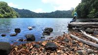 Percaya Gresik Punya Danau Secantik Ini?