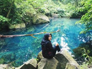 Percaya Nggak Danau Sebiru Ini Ada di Sumedang?