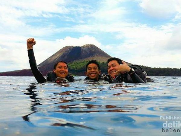 Pesona Anak Krakatau dan Pulau Sebesi