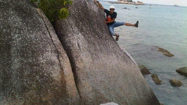Pesona Batu Raksasa di Belitung