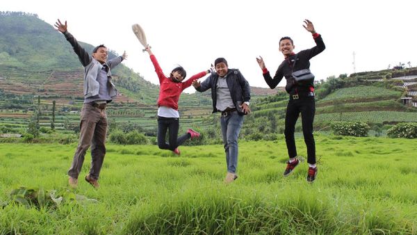 Pesona Telaga Warna & Kawah Sikidang, Dieng