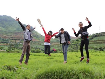 Pesona Telaga Warna & Kawah Sikidang, Dieng