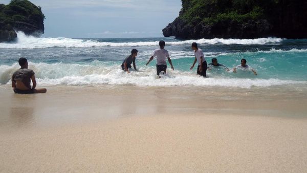 Petualangan Seru ke Pulau Sempu