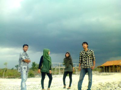 Pose Asik di Pantai Bandengan