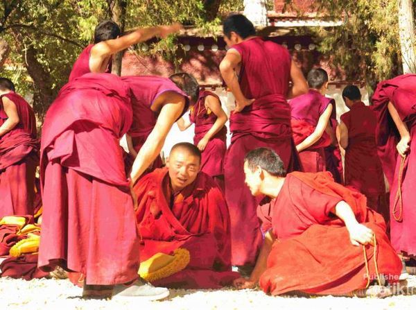 Potret Kehidupan Para Biksu di Tibet